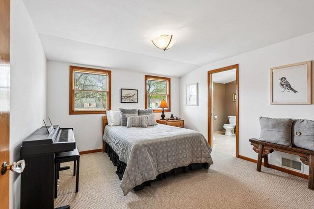 4949 Idlewild AVENUE, Whitefish Bay, WI 53217
