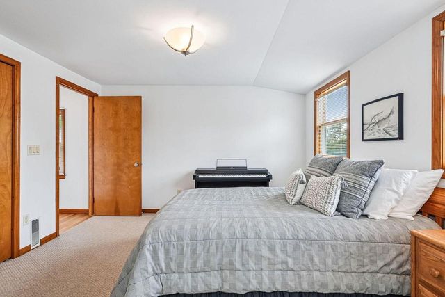4949 Idlewild AVENUE, Whitefish Bay, WI 53217