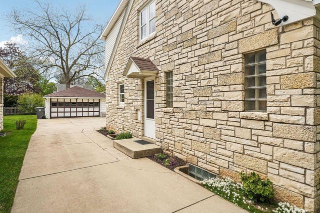 4949 Idlewild AVENUE, Whitefish Bay, WI 53217