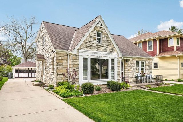 4949 Idlewild AVENUE, Whitefish Bay, WI 53217
