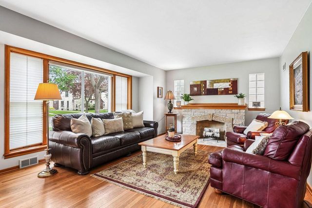 4949 Idlewild AVENUE, Whitefish Bay, WI 53217