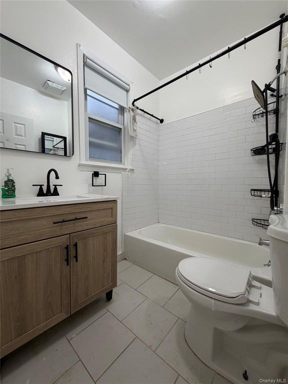 12215 11th Avenue 2, College Point, NY 11356