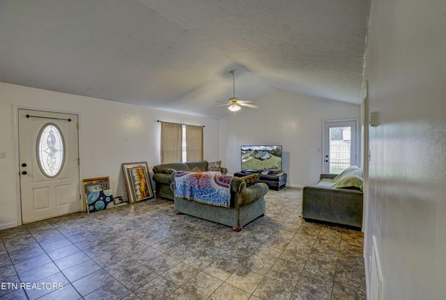 810 Harvest Meadows Drive, Kodak, TN 37764