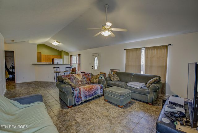 810 Harvest Meadows Drive, Kodak, TN 37764