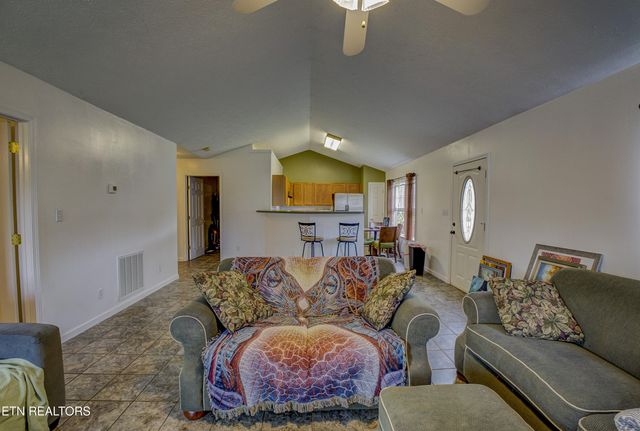 810 Harvest Meadows Drive, Kodak, TN 37764