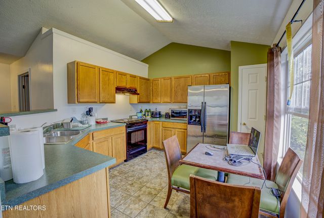 810 Harvest Meadows Drive, Kodak, TN 37764