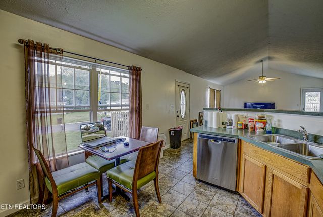 810 Harvest Meadows Drive, Kodak, TN 37764