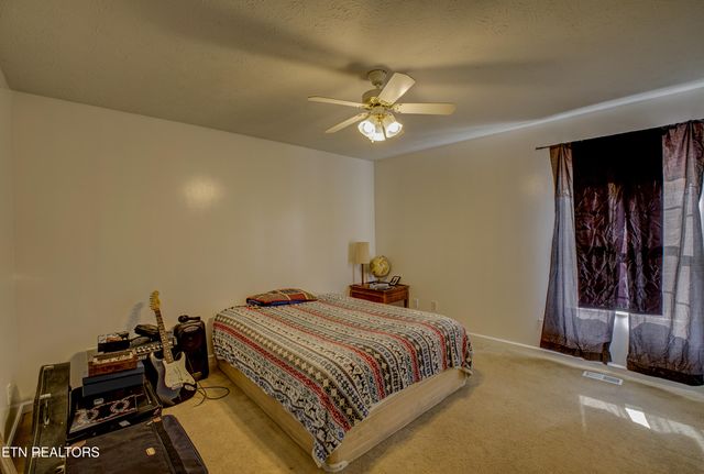 810 Harvest Meadows Drive, Kodak, TN 37764