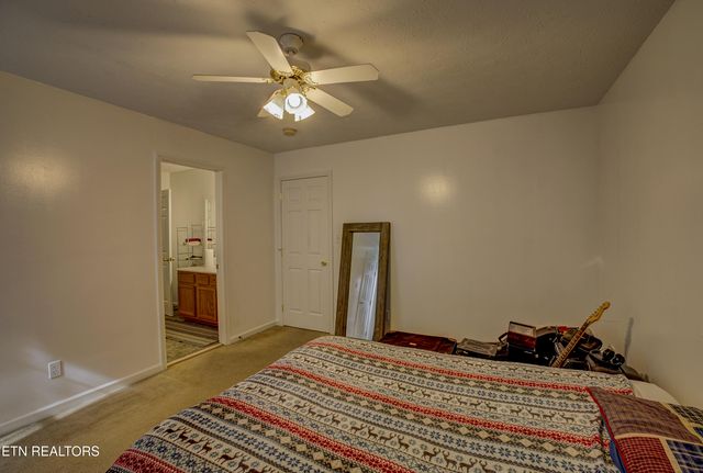 810 Harvest Meadows Drive, Kodak, TN 37764
