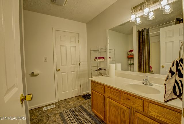 810 Harvest Meadows Drive, Kodak, TN 37764