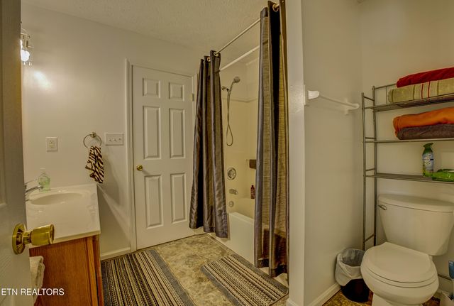 810 Harvest Meadows Drive, Kodak, TN 37764