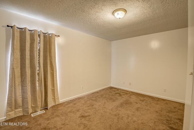 810 Harvest Meadows Drive, Kodak, TN 37764