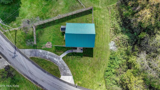 810 Harvest Meadows Drive, Kodak, TN 37764