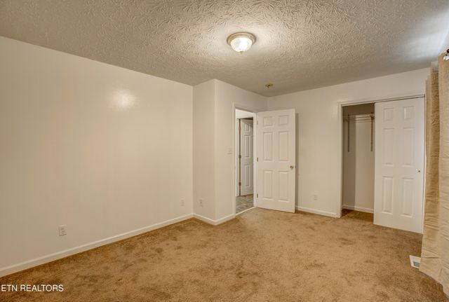 810 Harvest Meadows Drive, Kodak, TN 37764