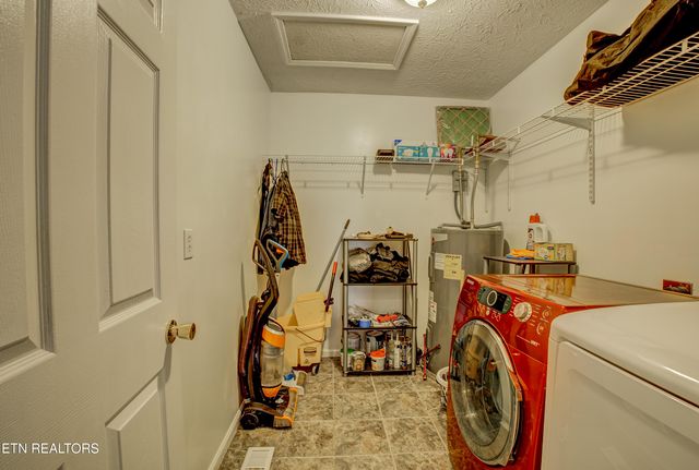 810 Harvest Meadows Drive, Kodak, TN 37764