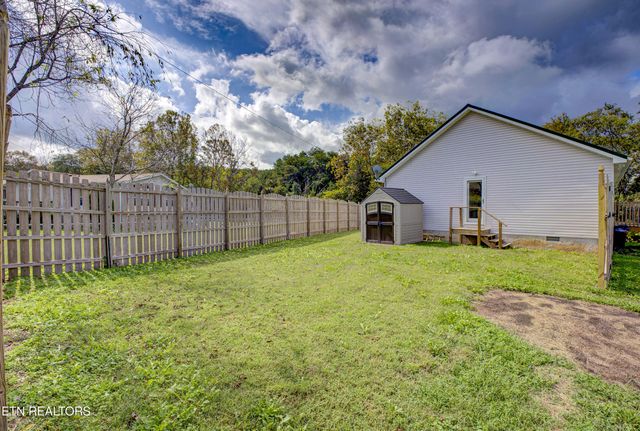 810 Harvest Meadows Drive, Kodak, TN 37764