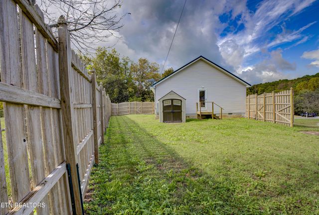 810 Harvest Meadows Drive, Kodak, TN 37764