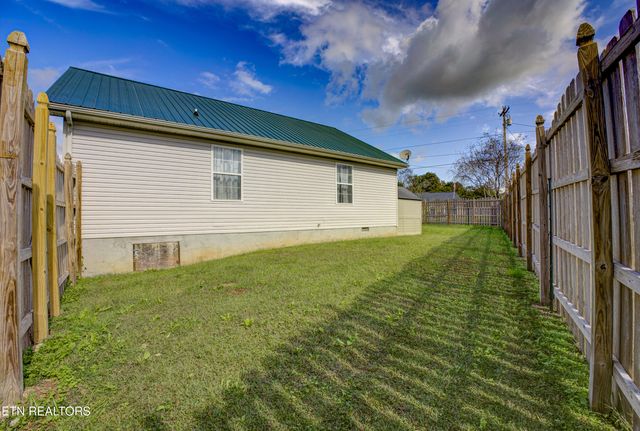 810 Harvest Meadows Drive, Kodak, TN 37764