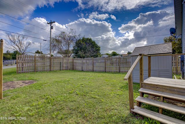810 Harvest Meadows Drive, Kodak, TN 37764