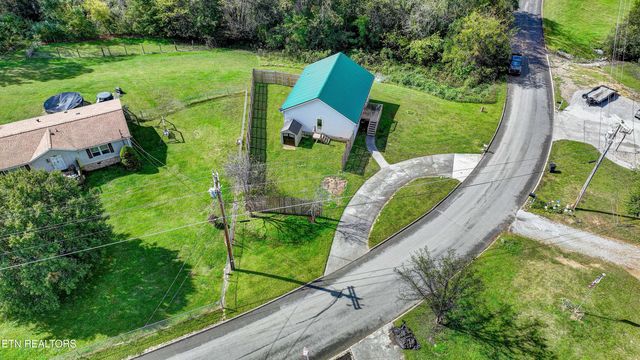 810 Harvest Meadows Drive, Kodak, TN 37764