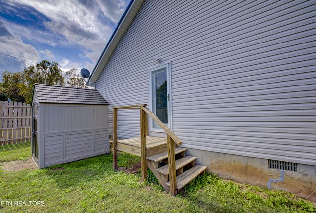 810 Harvest Meadows Drive, Kodak, TN 37764