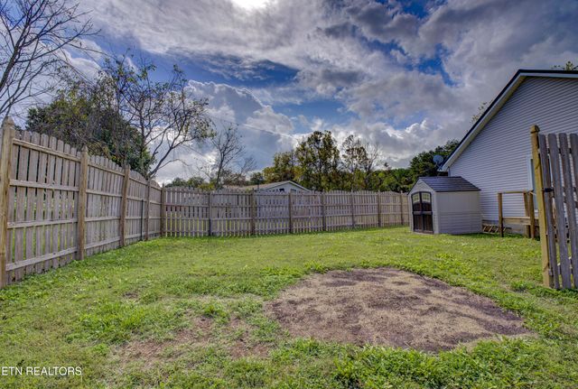 810 Harvest Meadows Drive, Kodak, TN 37764