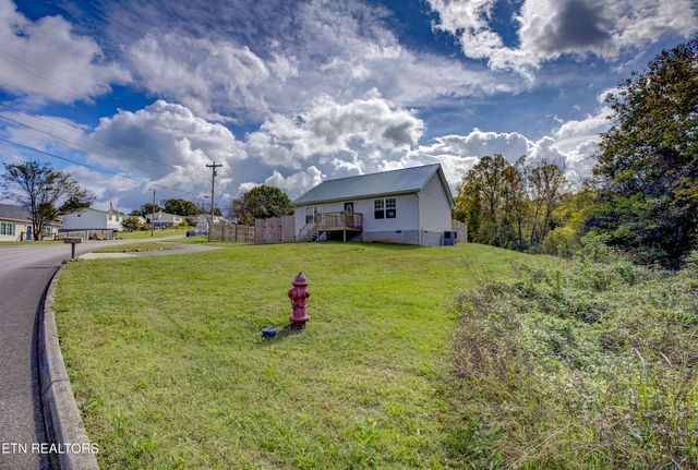 810 Harvest Meadows Drive, Kodak, TN 37764