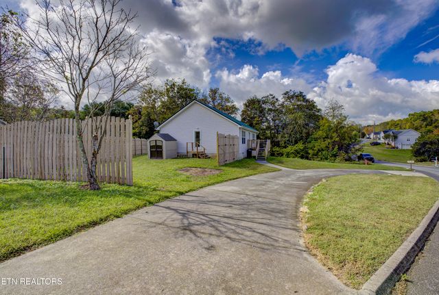 810 Harvest Meadows Drive, Kodak, TN 37764