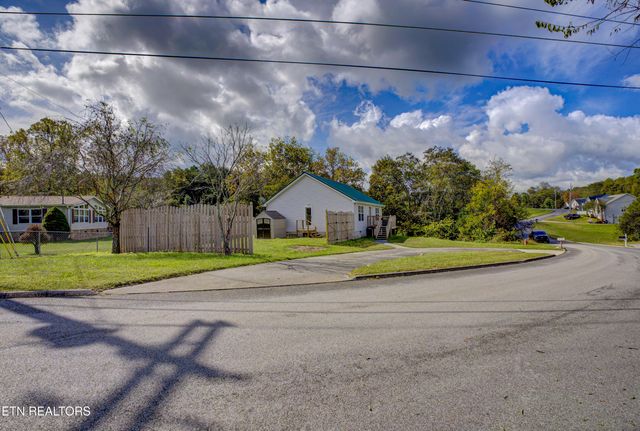 810 Harvest Meadows Drive, Kodak, TN 37764