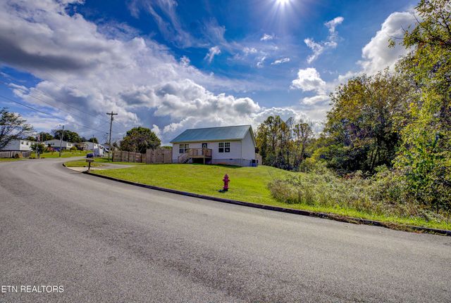 810 Harvest Meadows Drive, Kodak, TN 37764