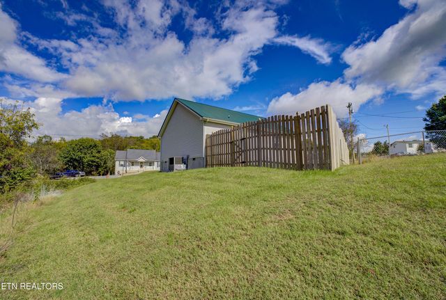810 Harvest Meadows Drive, Kodak, TN 37764
