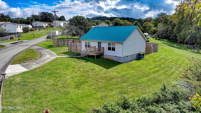 810 Harvest Meadows Drive, Kodak, TN 37764
