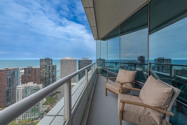 340 E Randolph Street 4902, Chicago, IL 60601