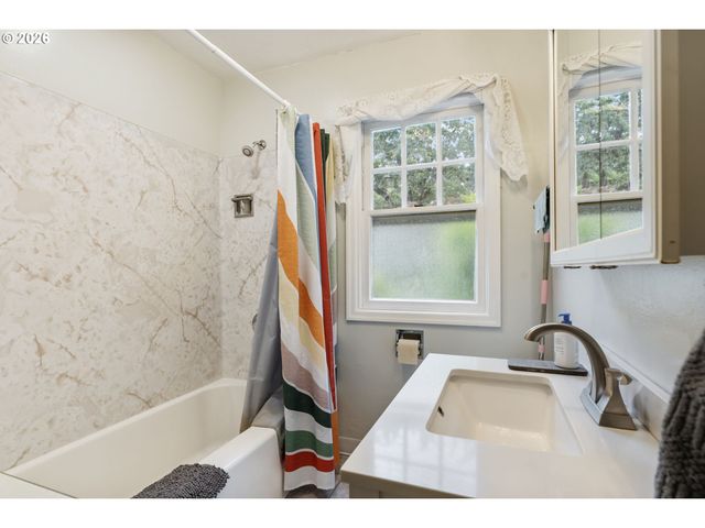 706 Se 135TH Ave, Portland, OR 97233
