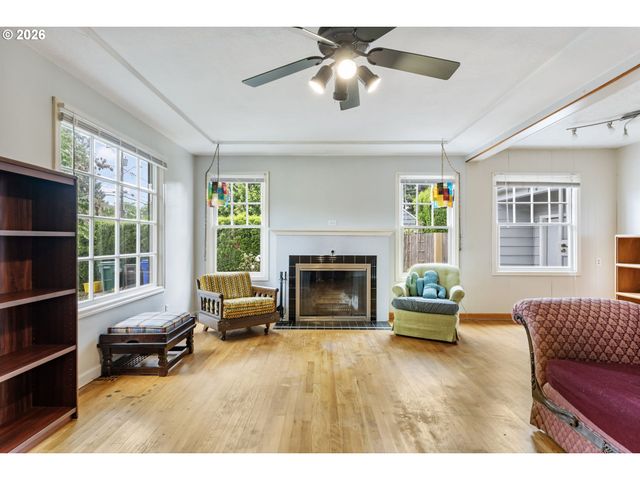 706 Se 135TH Ave, Portland, OR 97233