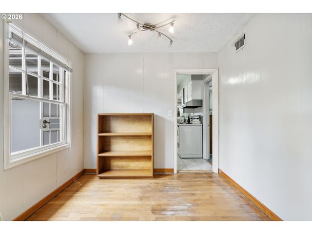 706 Se 135TH Ave, Portland, OR 97233
