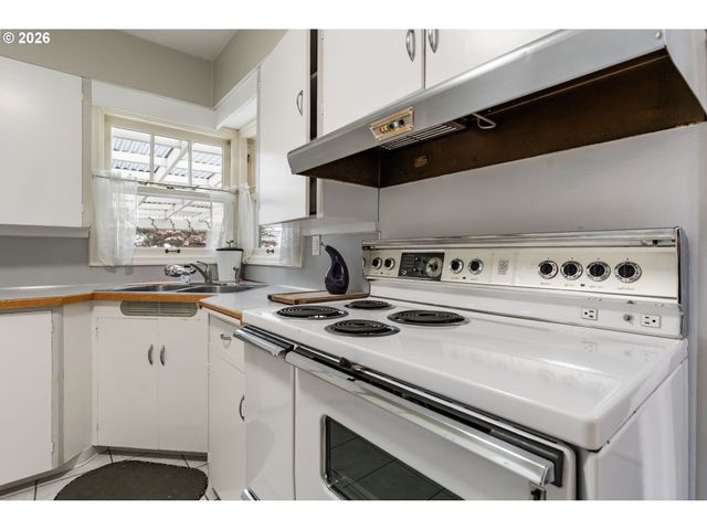 706 Se 135TH Ave, Portland, OR 97233