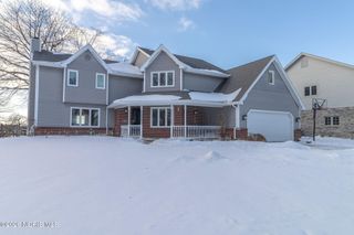 1308 Oaktree Court, Oregon, OH 43616