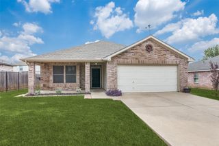 2529 Castle Pines Drive, Burleson, TX 76028