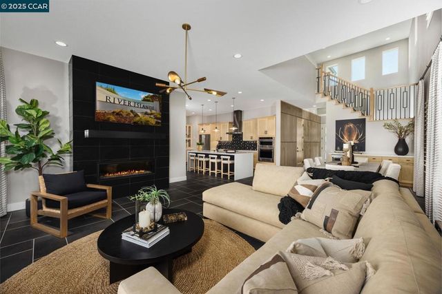 17453 Bushwick Lane, Lathrop, CA 95330