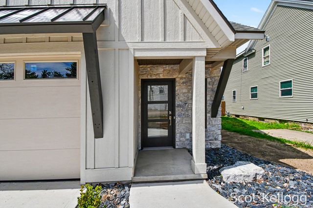 581 S Shore Drive, Holland City, MI 49423