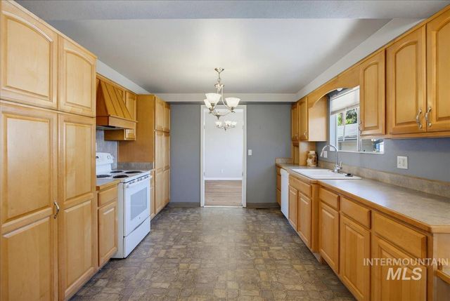107 Felton St, Caldwell, ID 83605