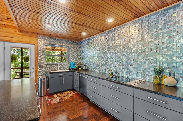 482 County Road 332, Eureka Springs, AR 72632