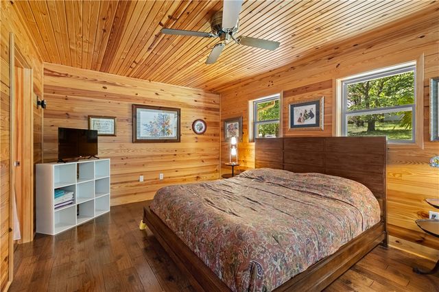 482 County Road 332, Eureka Springs, AR 72632