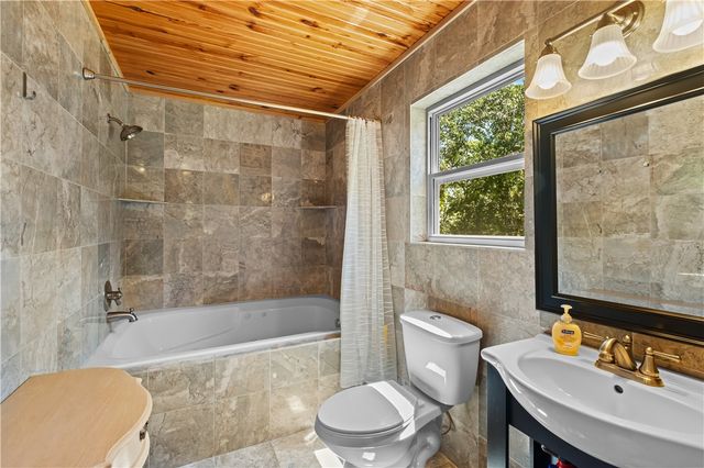 482 County Road 332, Eureka Springs, AR 72632