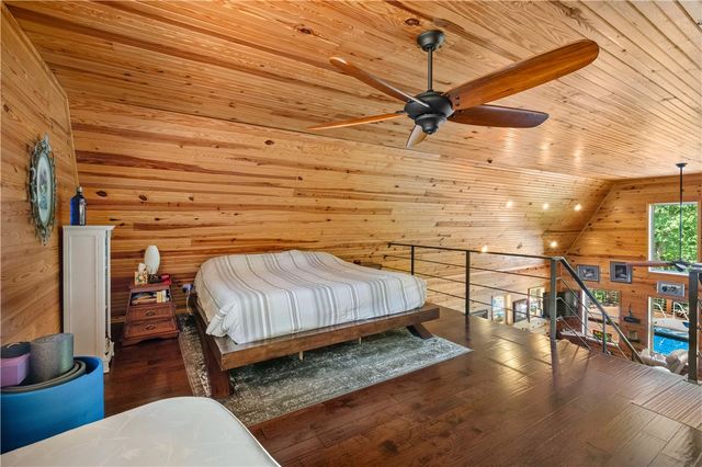 482 County Road 332, Eureka Springs, AR 72632