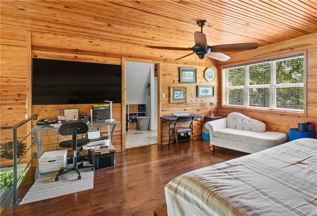 482 County Road 332, Eureka Springs, AR 72632