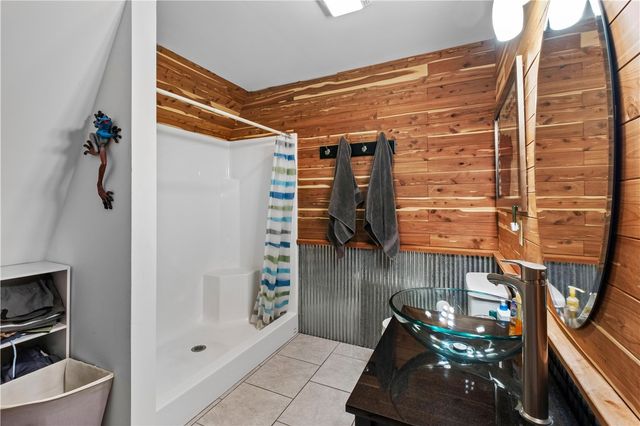 482 County Road 332, Eureka Springs, AR 72632