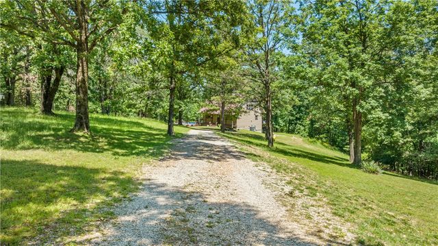 482 County Road 332, Eureka Springs, AR 72632