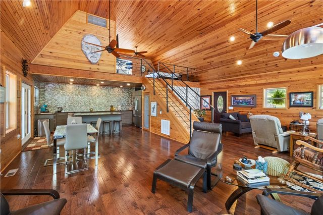 482 County Road 332, Eureka Springs, AR 72632